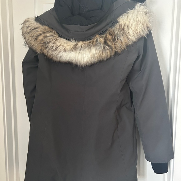 Aritizia Haven Coat - Picture 3 of 3